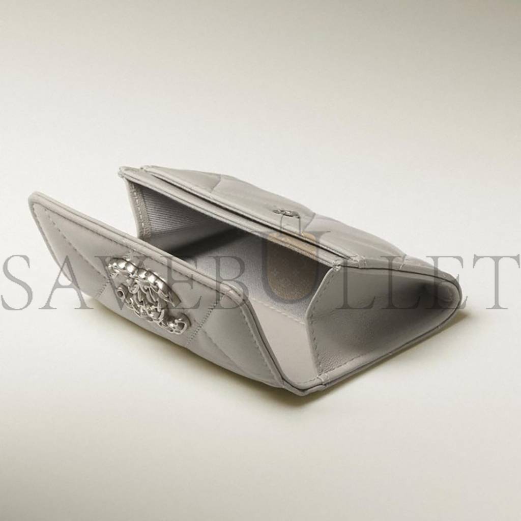 CHANEL CHANEL 19 FLAP CARD HOLDER AP1790 B07327 NJ530 (11.3*7.5*2.1cm) CHANEL CHANEL 19 FLAP CARD HOLDER AP1790 B07327 NJ530 (11.3*7.5*2.1cm)